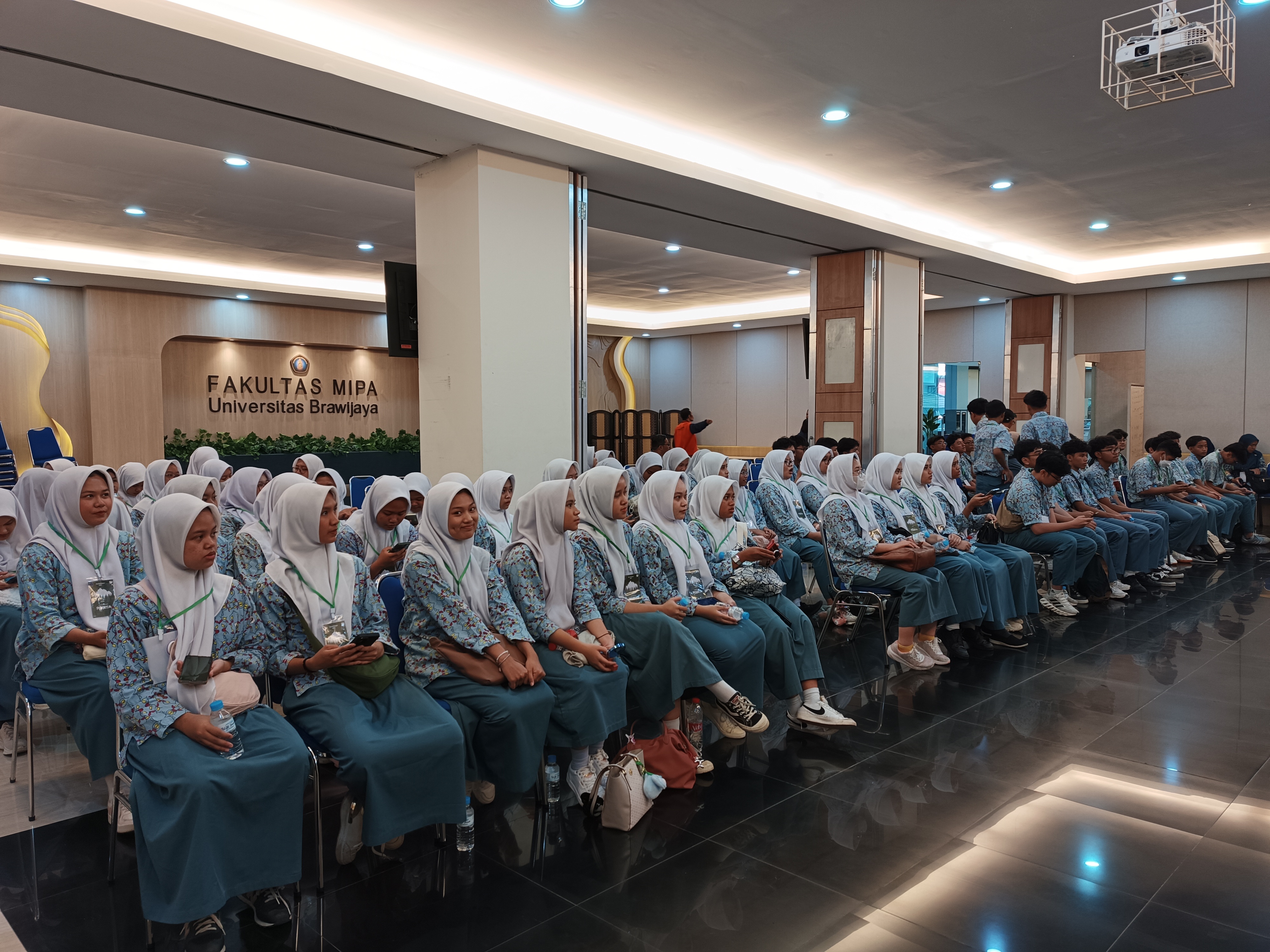 Menjelajah Dunia Perkuliahan di Malang dan Jogjakarta : Goes to Campus SMA Muhammadiyah 25 Pamulang