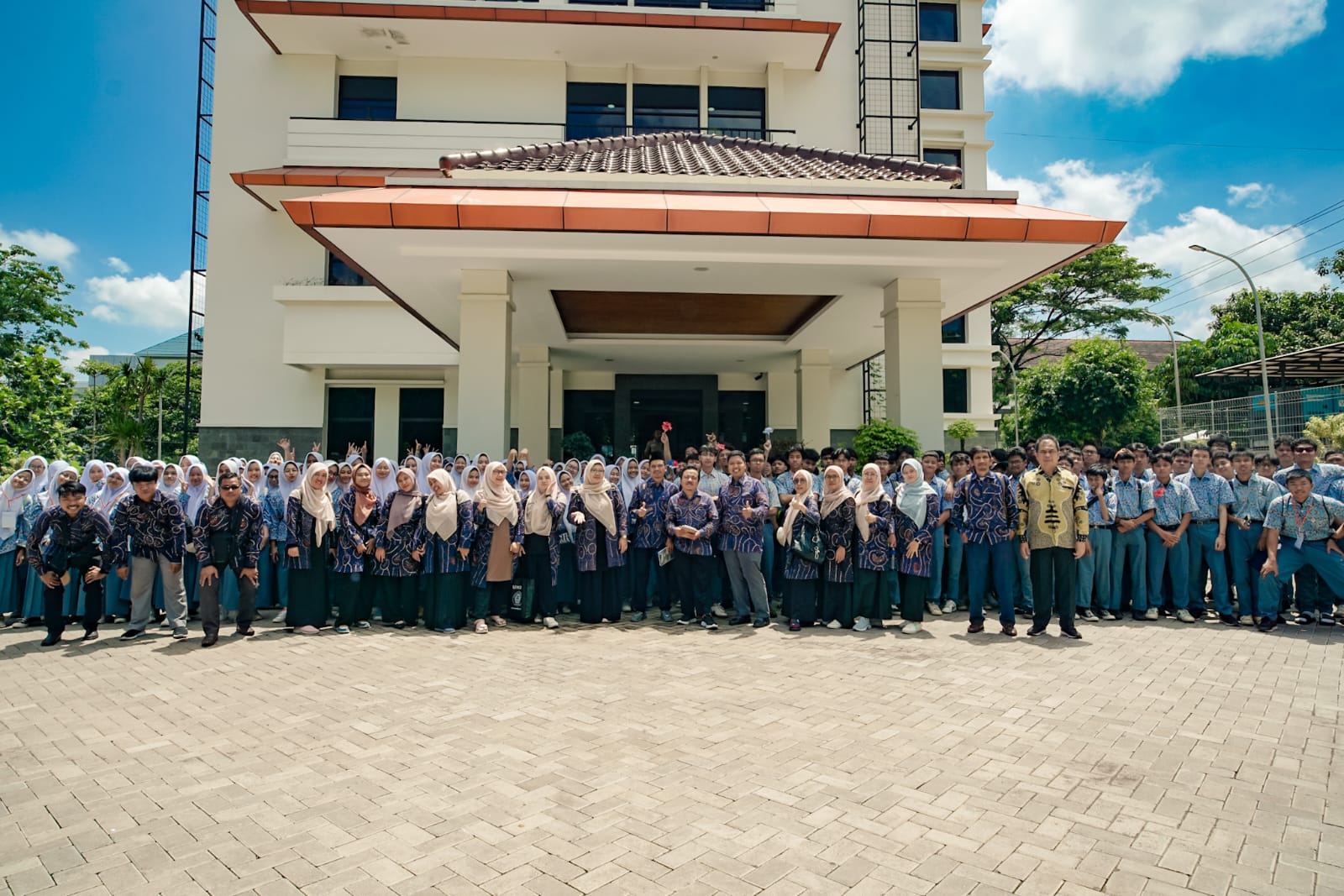 203 Siswa dan Guru SMA Muhammadiyah 25 Setiabudi Pamulang Tangerang Kunjungi UNNES